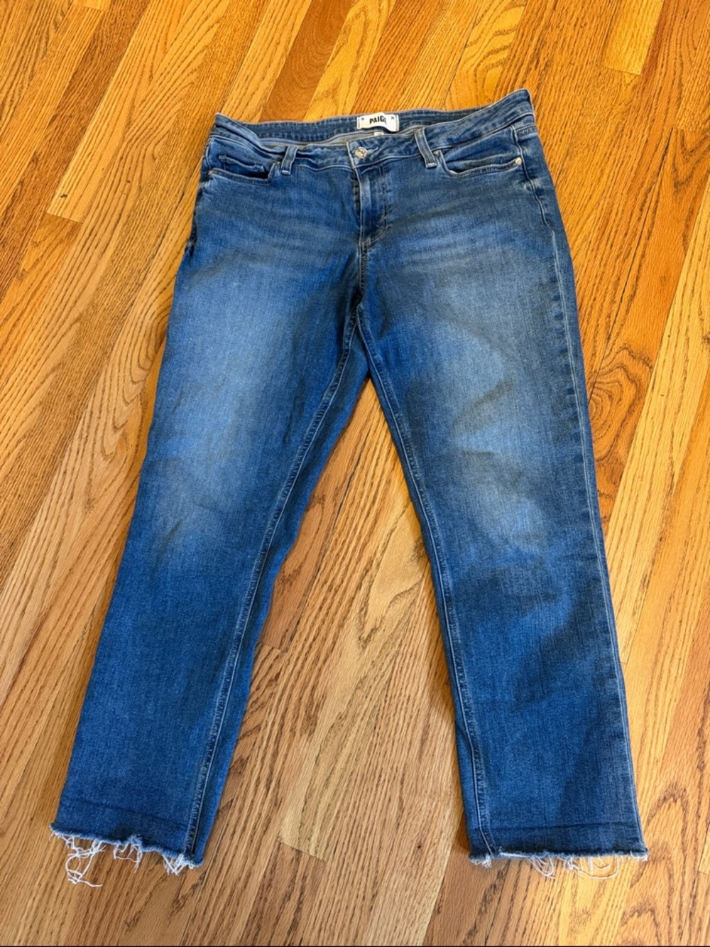 Paige Brigitte raw hem Straight Women’s Jeans in Medium Blue. Size 28